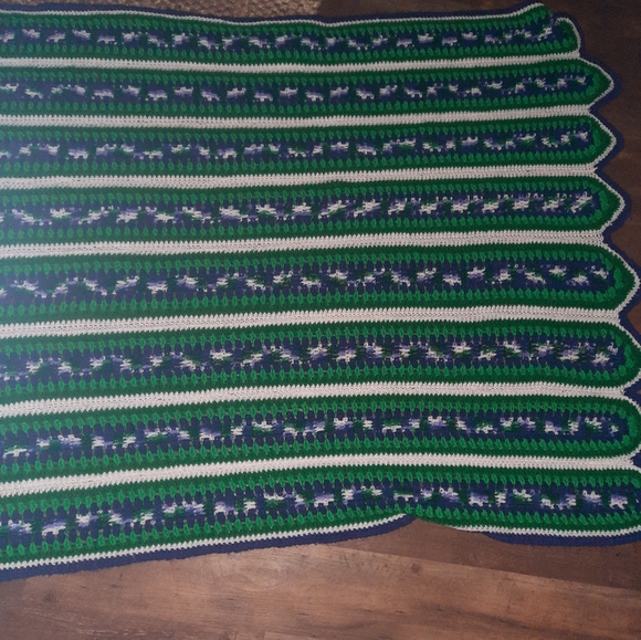 Hand crotchet throw blanket - Picture 6 of 8